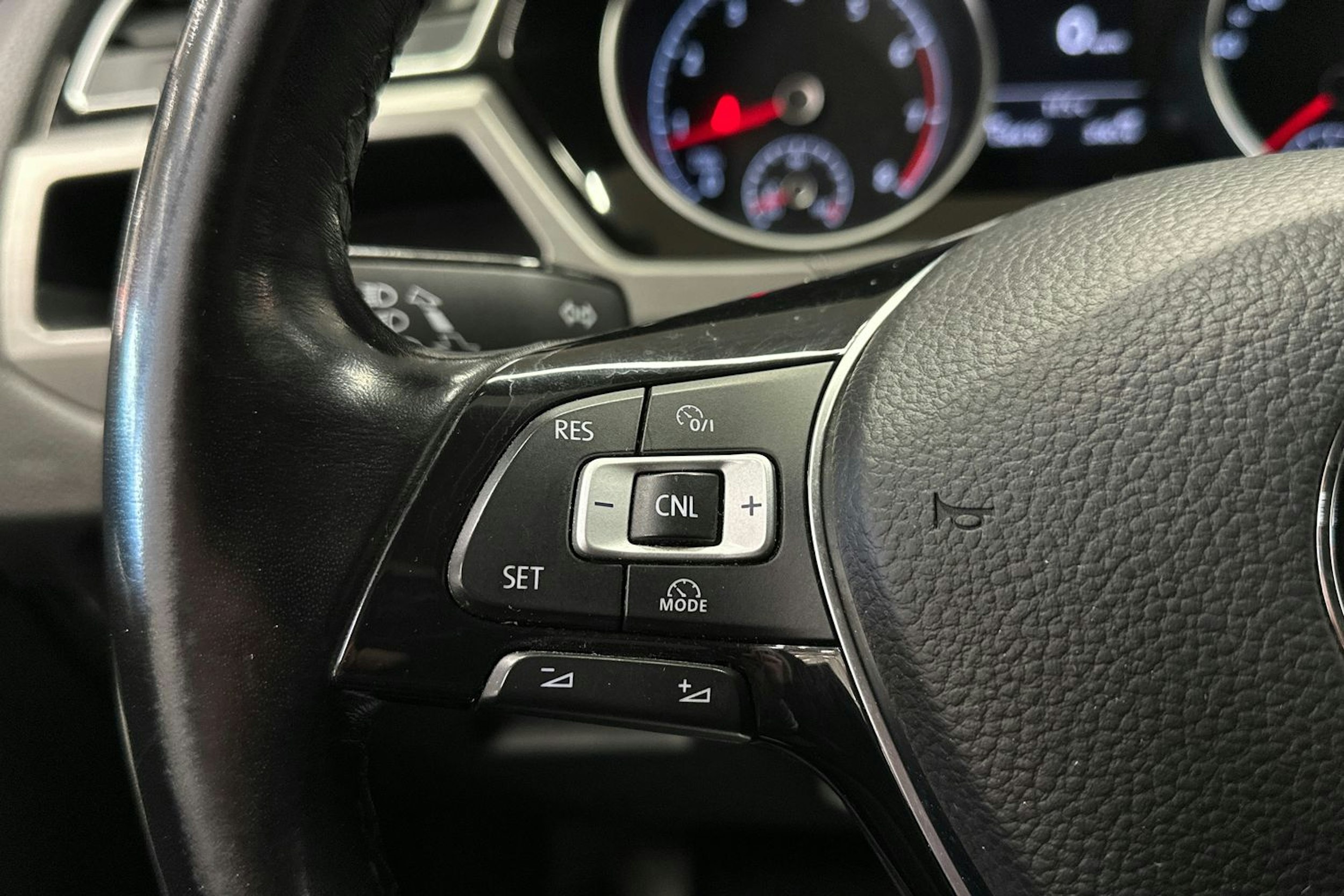 sininen Volkswagen Touran 2017 kuva 24.