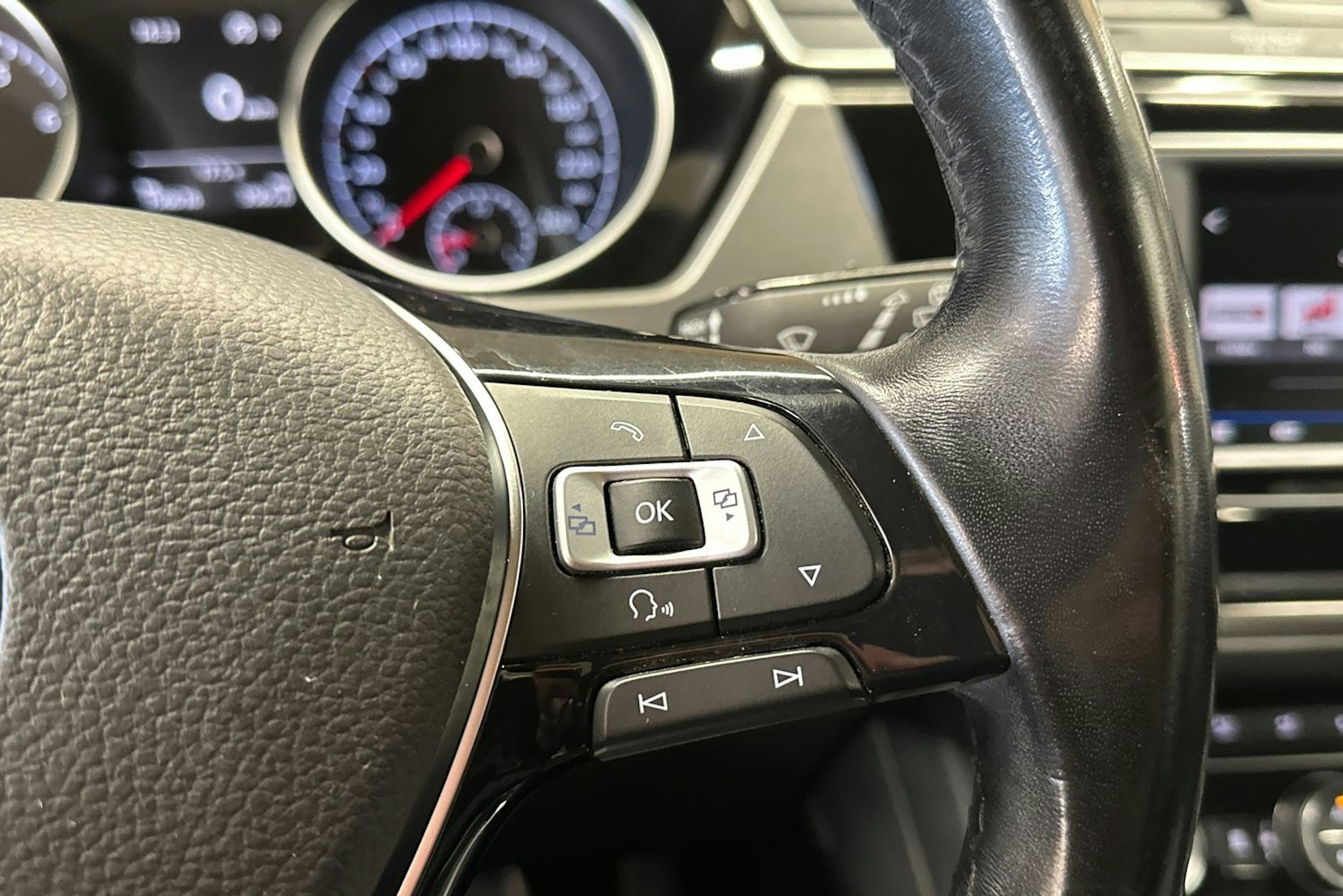 sininen Volkswagen Touran 2017 kuva 25.