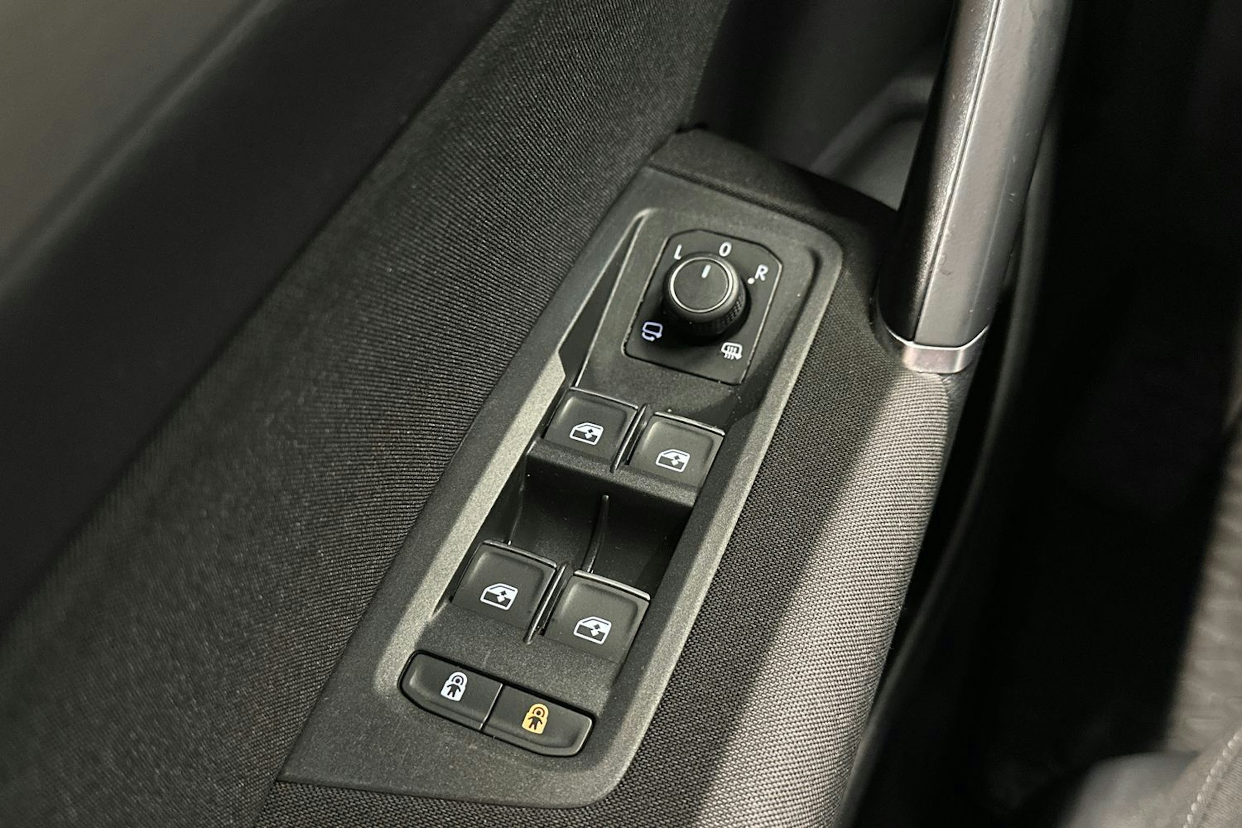 sininen Volkswagen Touran 2017 kuva 27.