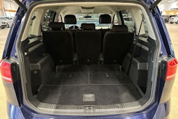 sininen Volkswagen Touran 2017 kuva 28.