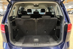 sininen Volkswagen Touran 2017 kuva 29.