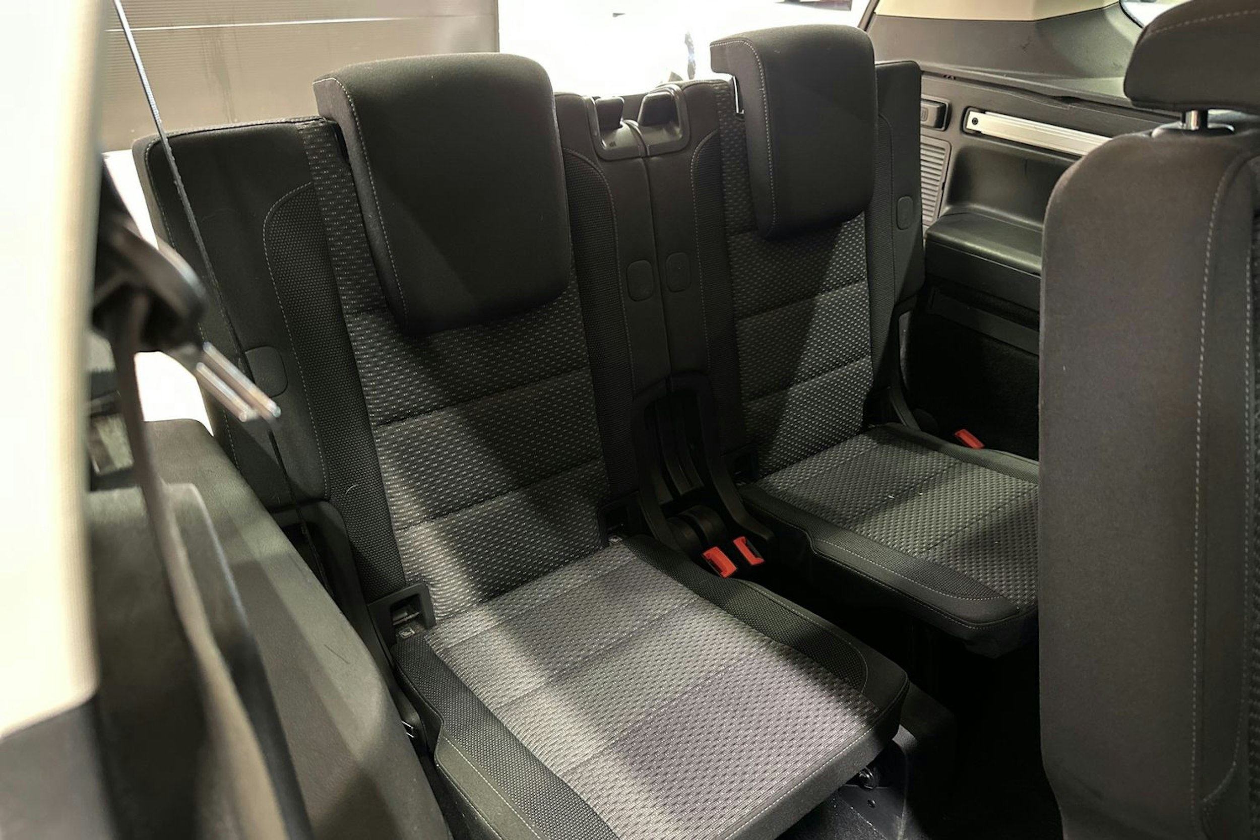 sininen Volkswagen Touran 2017 kuva 30.