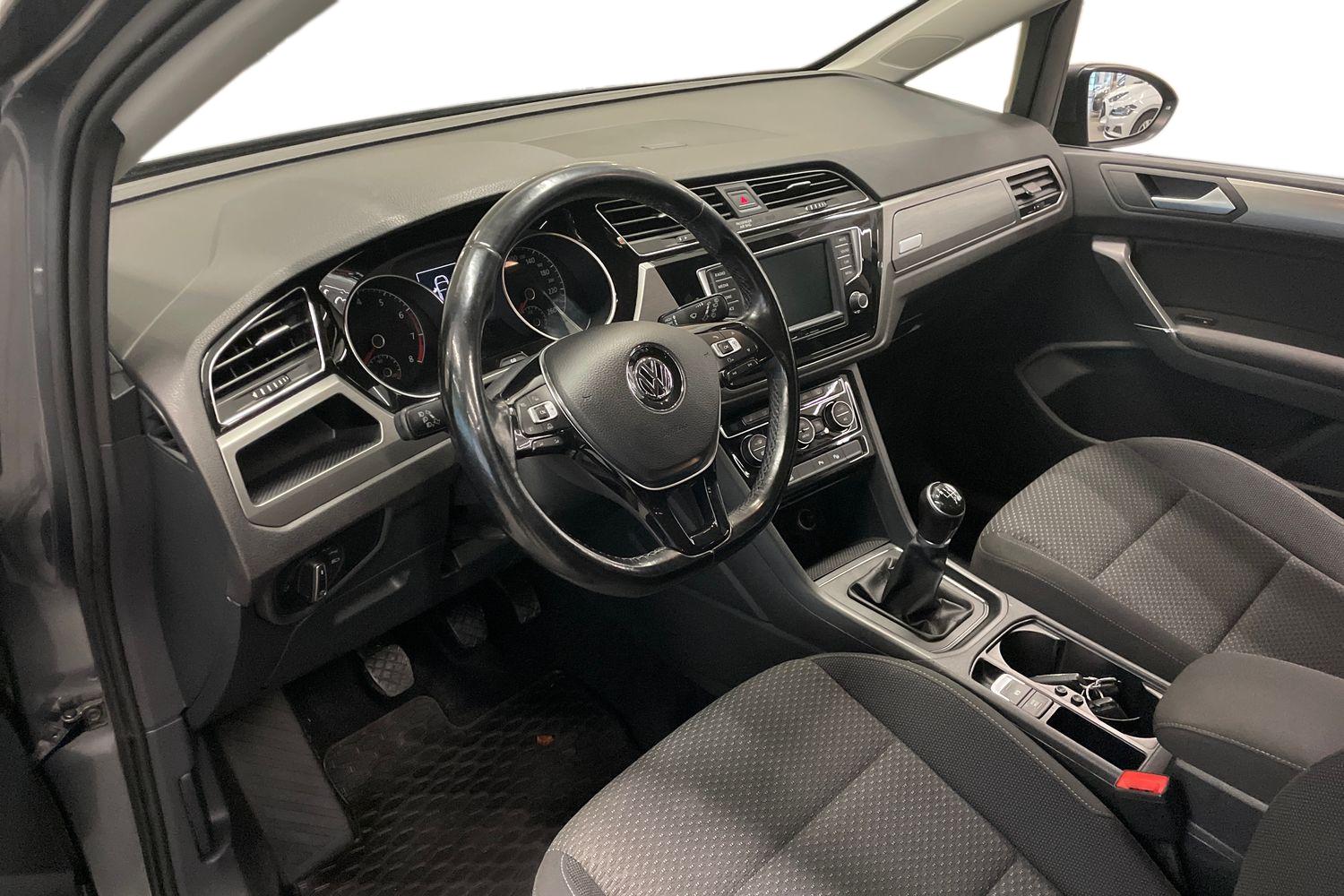 Volkswagen Touran 2017, bild 6/23