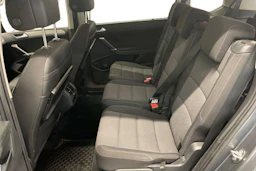 harmaa Volkswagen Touran 2017 kuva 8.