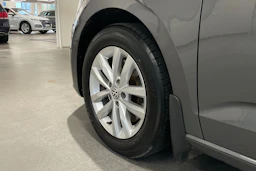 harmaa Volkswagen Touran 2017 kuva 10.