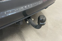 harmaa Volkswagen Touran 2017 kuva 11.