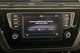 harmaa Volkswagen Touran 2017 kuva 18.