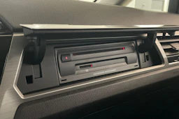 harmaa Volkswagen Touran 2017 kuva 20.