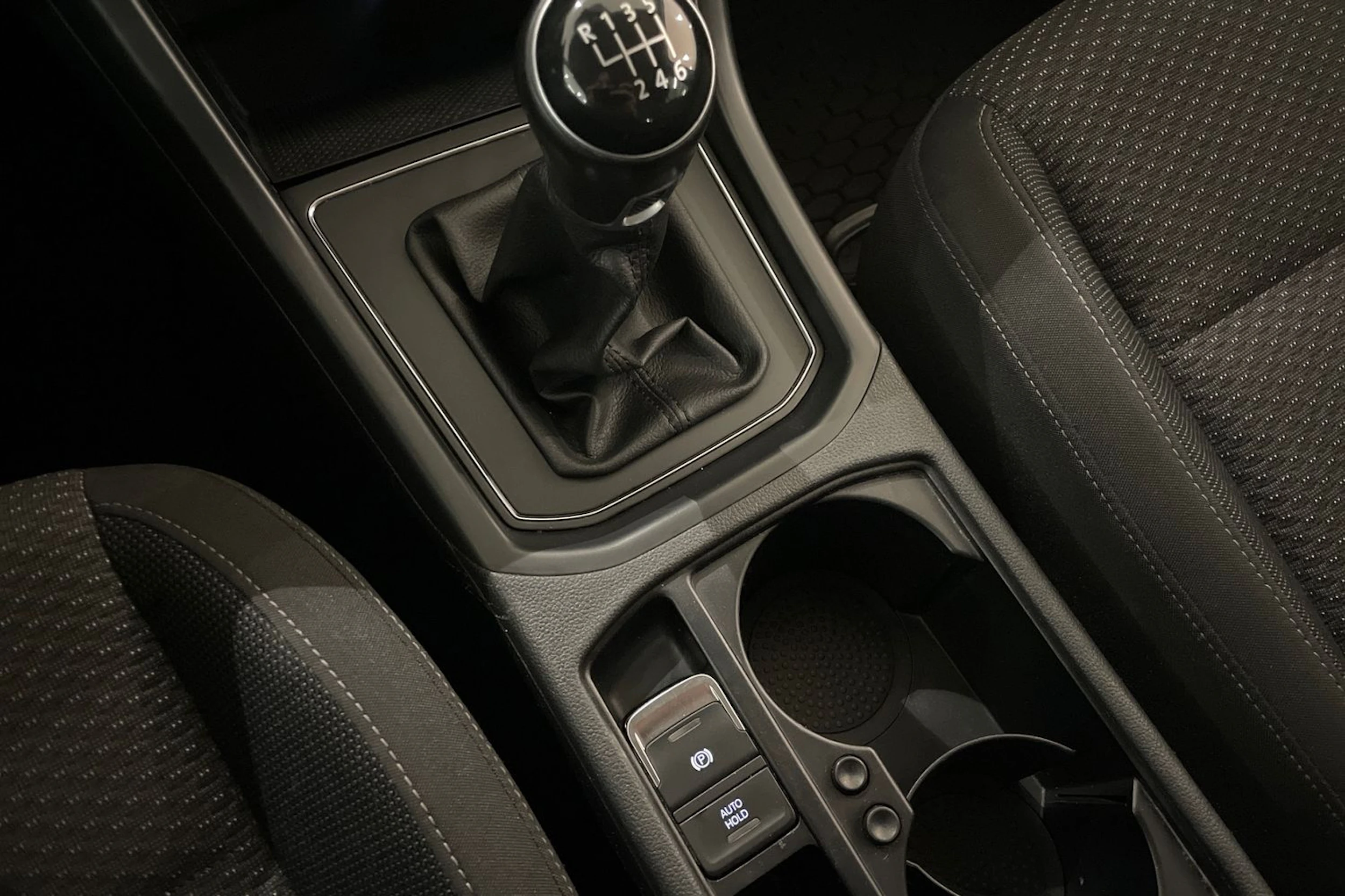 harmaa Volkswagen Touran 2017 kuva 21.