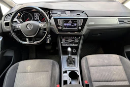 ruskea (beige) Volkswagen Touran 2017 kuva 9.