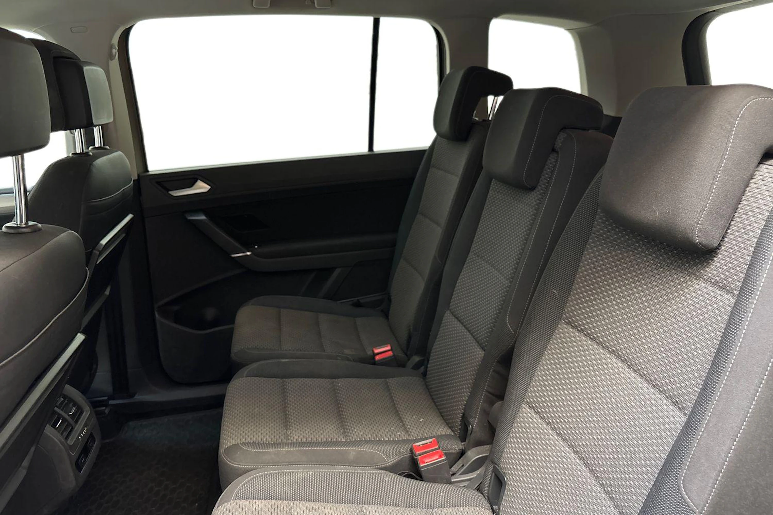 ruskea (beige) Volkswagen Touran 2017 kuva 11.