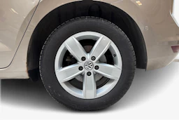 ruskea (beige) Volkswagen Touran 2017 kuva 12.