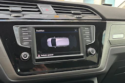 ruskea (beige) Volkswagen Touran 2017 kuva 17.