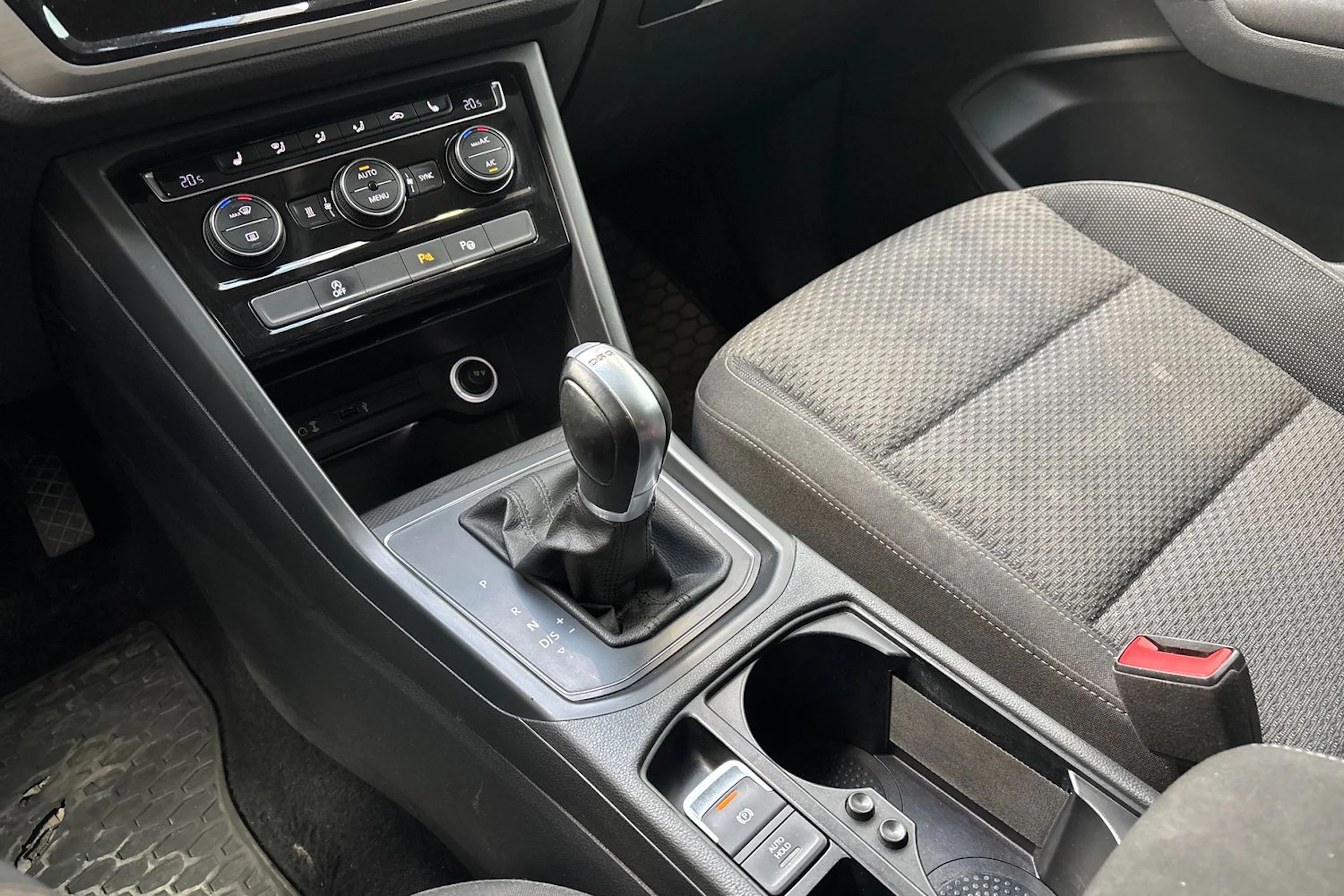 ruskea (beige) Volkswagen Touran 2017 kuva 19.