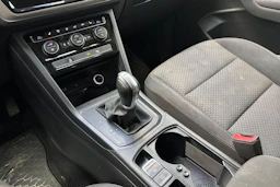 ruskea (beige) Volkswagen Touran 2017 kuva 19.