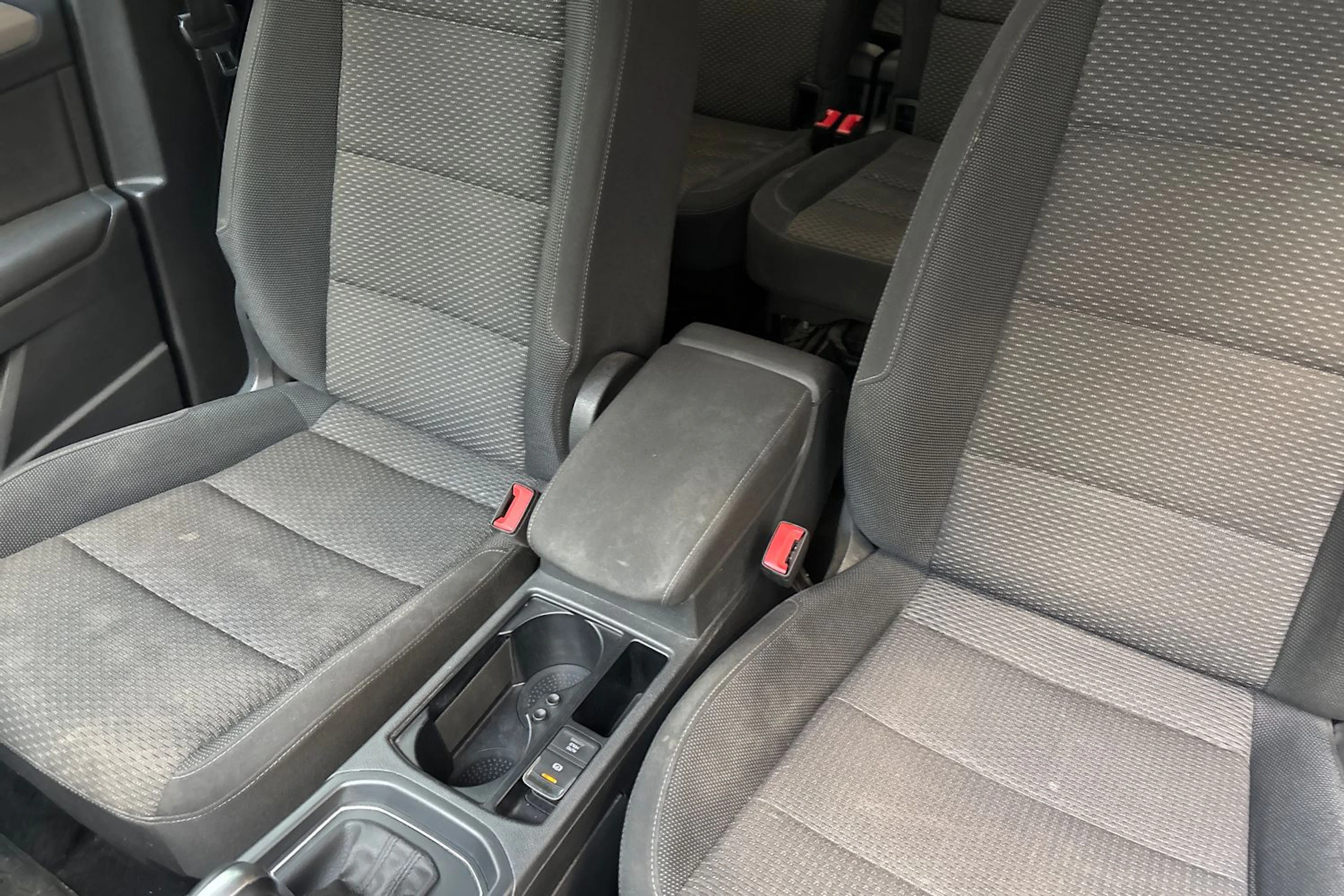 ruskea (beige) Volkswagen Touran 2017 kuva 20.