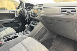 ruskea (beige) Volkswagen Touran 2017 kuva 21.
