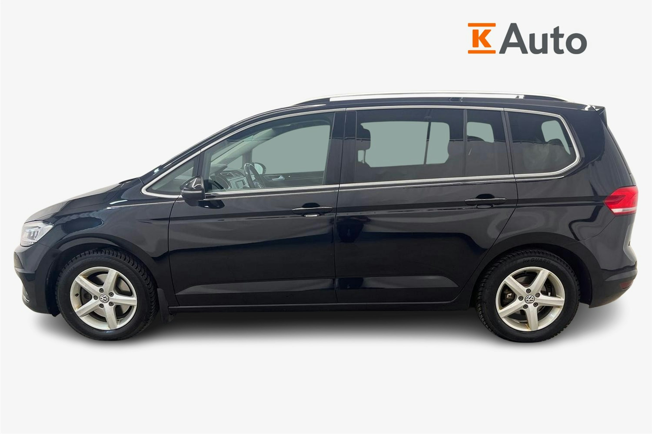 musta Volkswagen Touran 2017 kuva 5.
