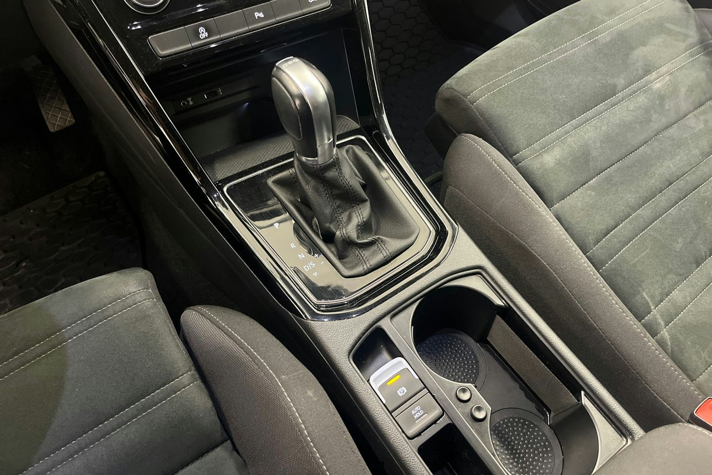 musta Volkswagen Touran 2017 kuva 16.