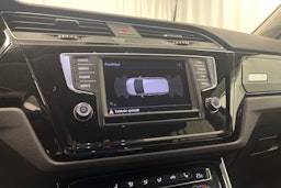 musta Volkswagen Touran 2017 kuva 17.