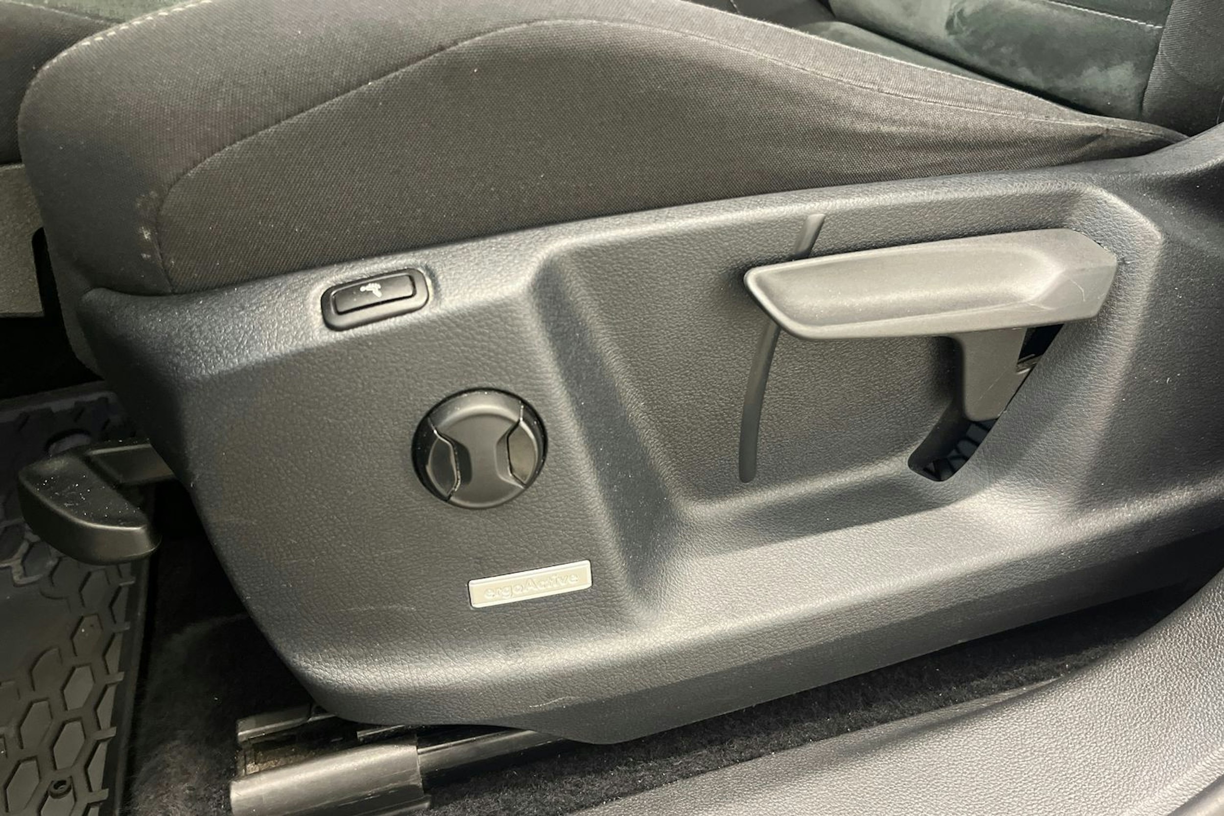 musta Volkswagen Touran 2017 kuva 18.