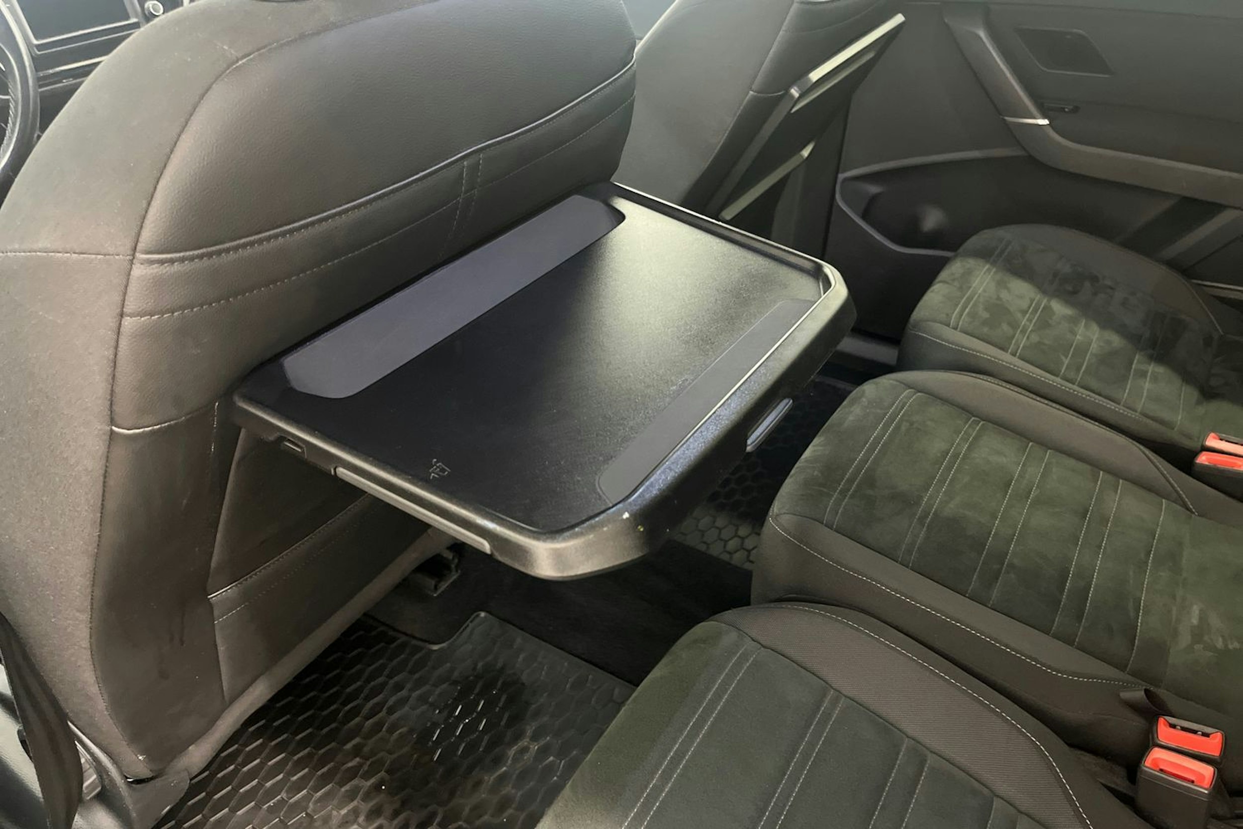 musta Volkswagen Touran 2017 kuva 19.