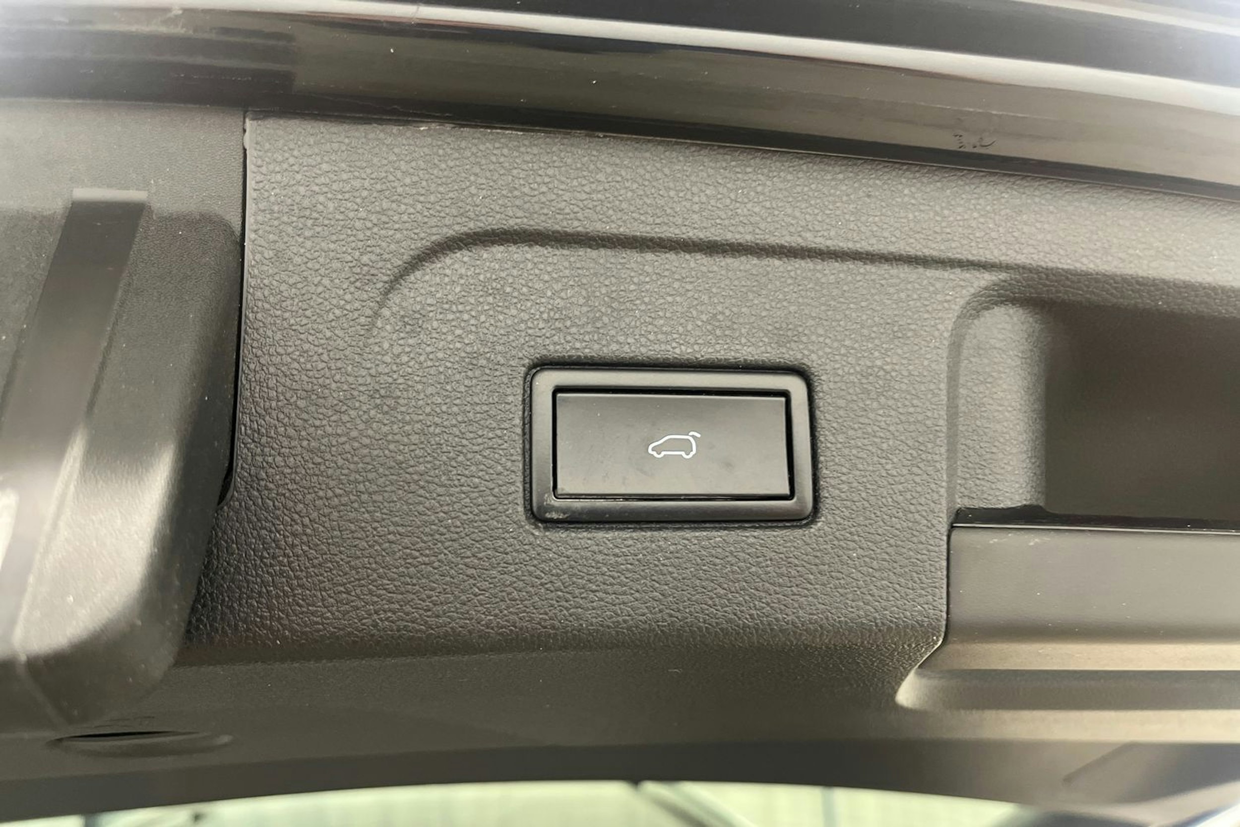 musta Volkswagen Touran 2017 kuva 20.