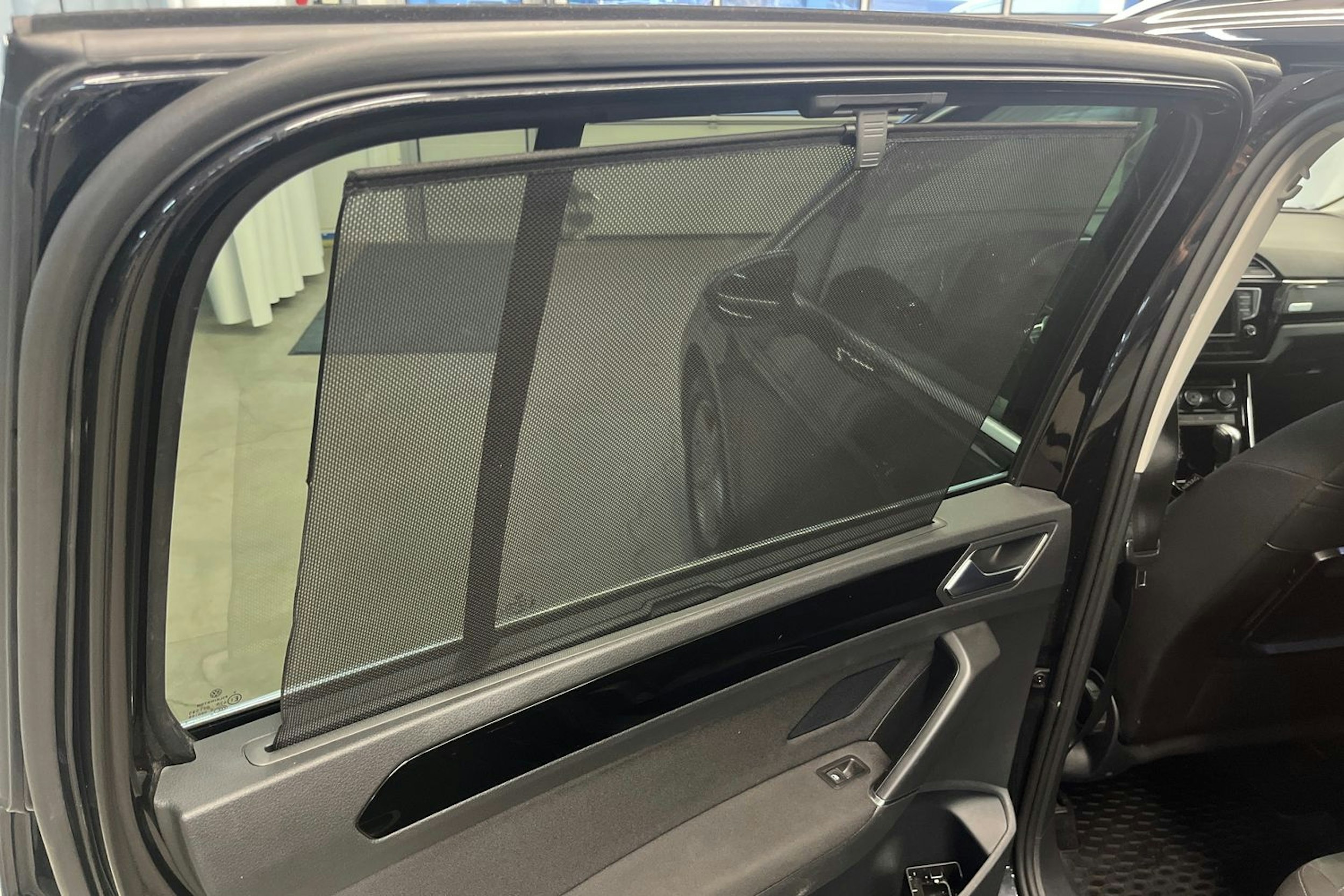 musta Volkswagen Touran 2017 kuva 24.