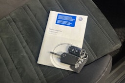 musta Volkswagen Touran 2017 kuva 26.