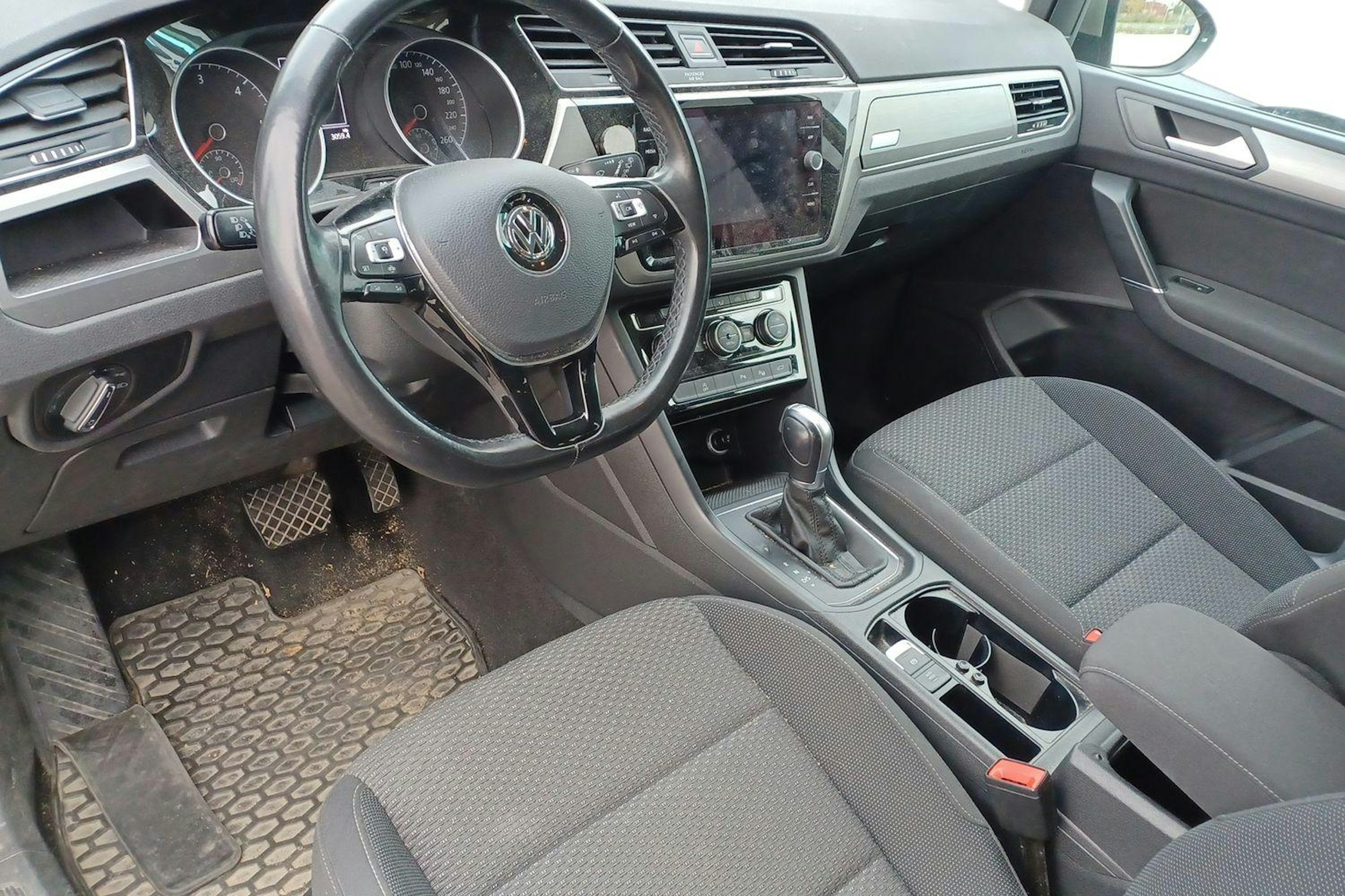 ruskea (beige) Volkswagen Touran 2018 kuva 3.