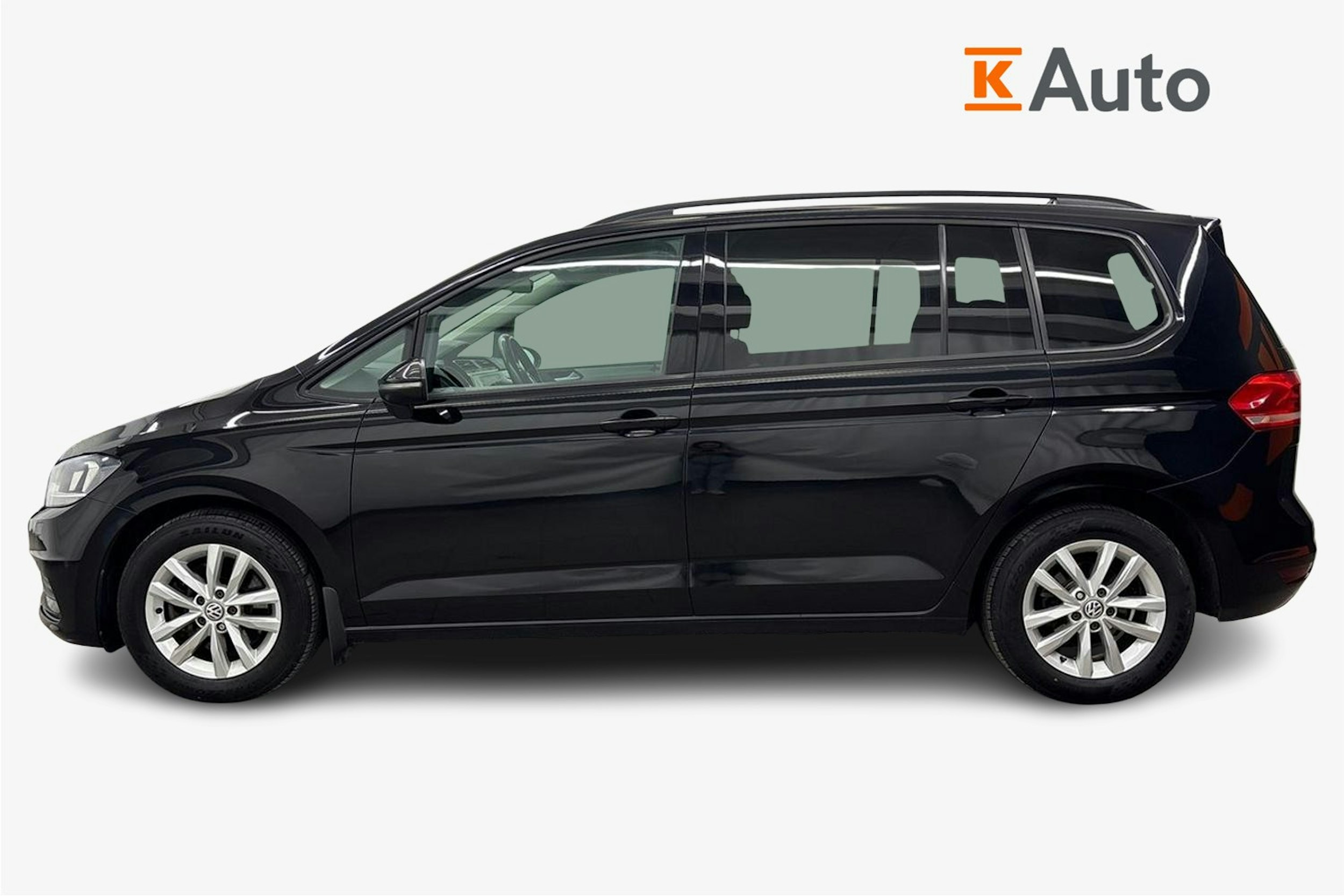 musta Volkswagen Touran 2018 kuva 6.