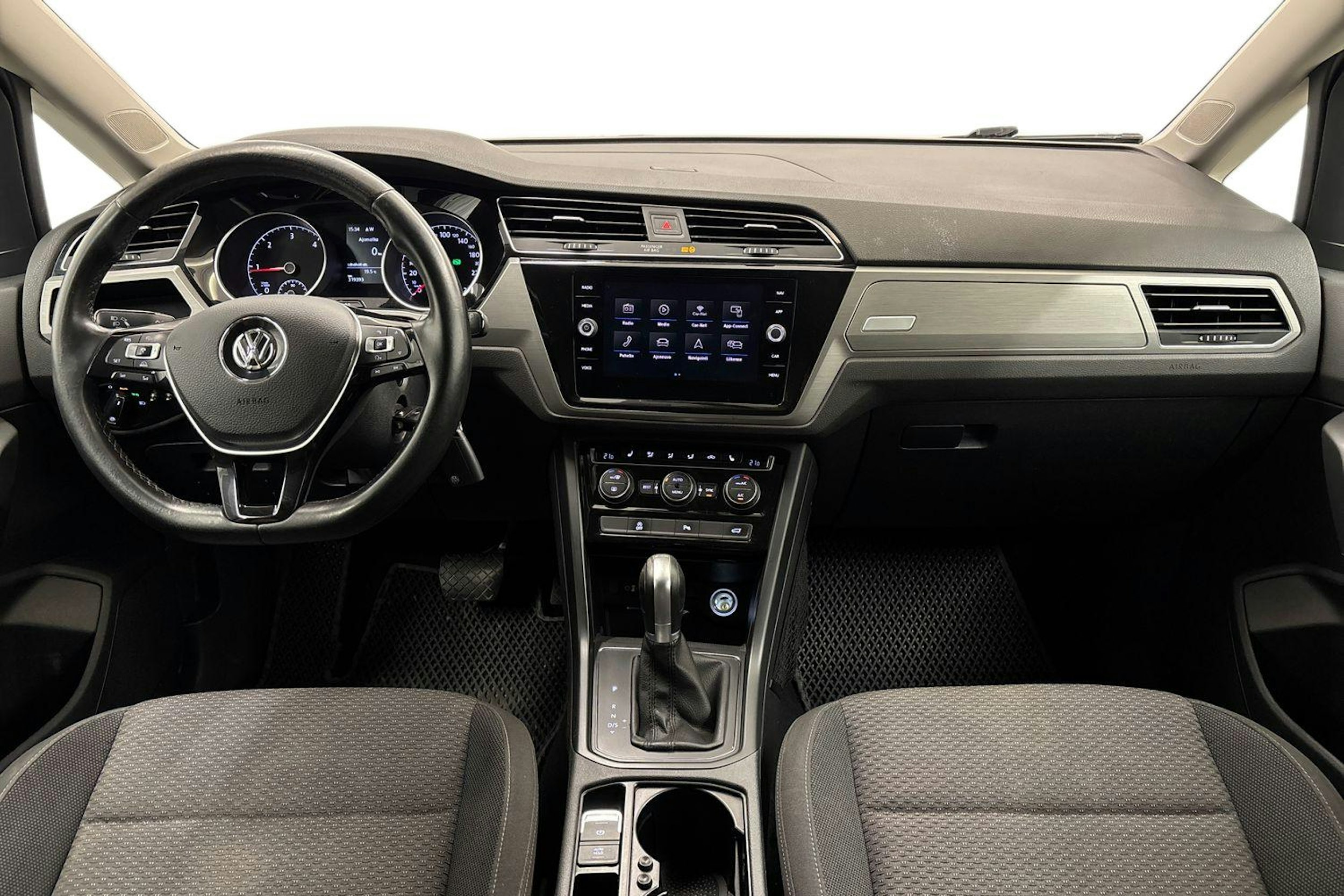 musta Volkswagen Touran 2018 kuva 9.