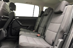 musta Volkswagen Touran 2018 kuva 10.
