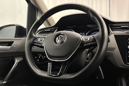 musta Volkswagen Touran 2018 kuva 15.