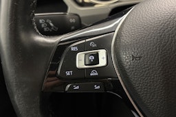 musta Volkswagen Touran 2018 kuva 16.