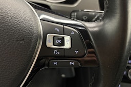 musta Volkswagen Touran 2018 kuva 17.