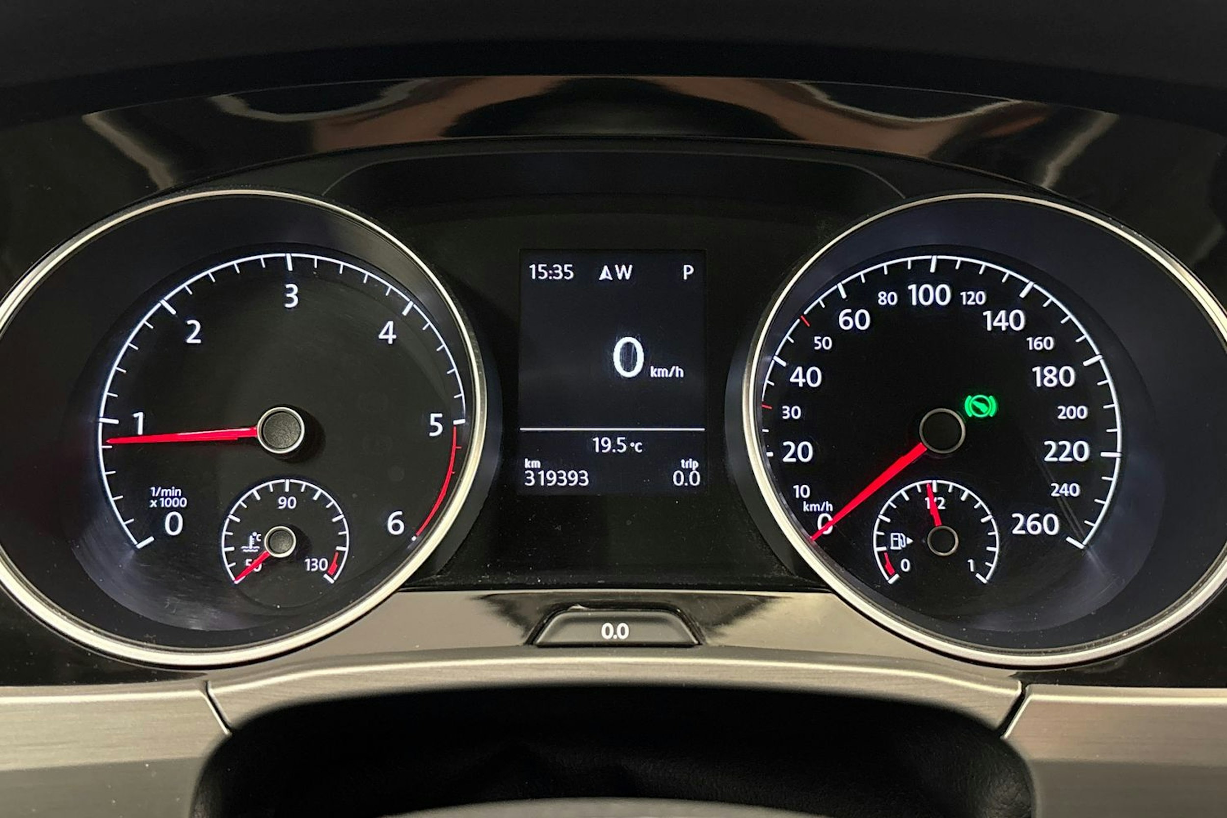 musta Volkswagen Touran 2018 kuva 18.