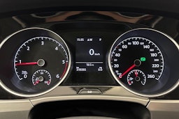 musta Volkswagen Touran 2018 kuva 18.
