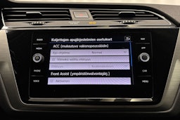 musta Volkswagen Touran 2018 kuva 20.