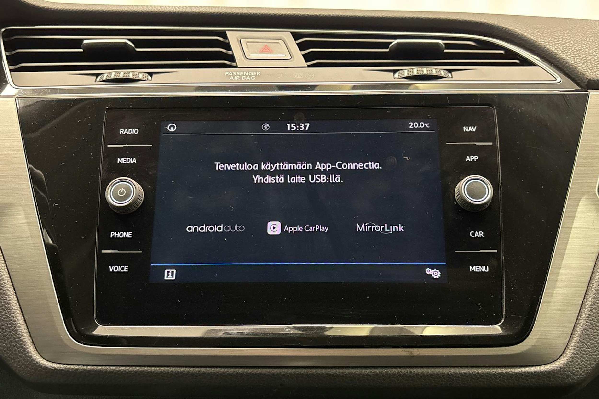 musta Volkswagen Touran 2018 kuva 21.