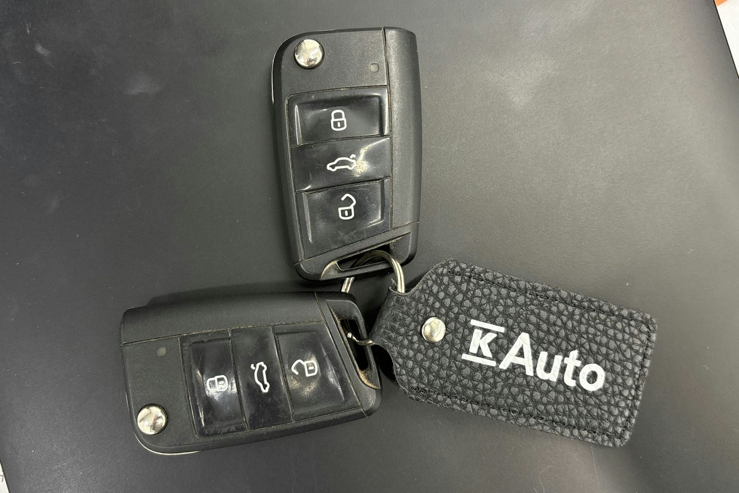 musta Volkswagen Touran 2018 kuva 25.