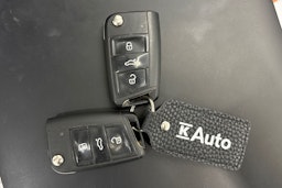 musta Volkswagen Touran 2018 kuva 25.