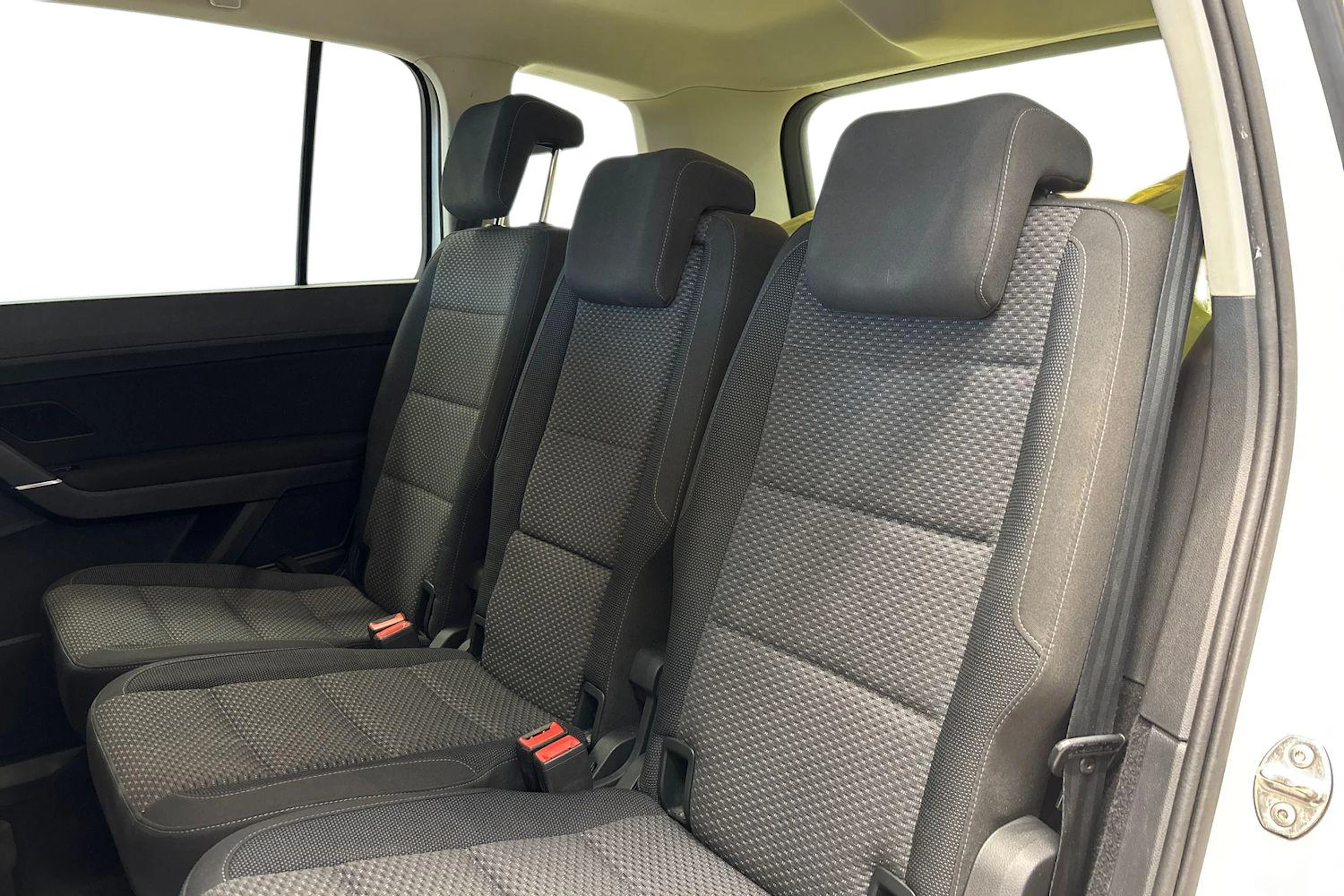 Valkoinen Volkswagen TOURAN 2018 kuva 8.