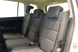 Valkoinen Volkswagen TOURAN 2018 kuva 8.