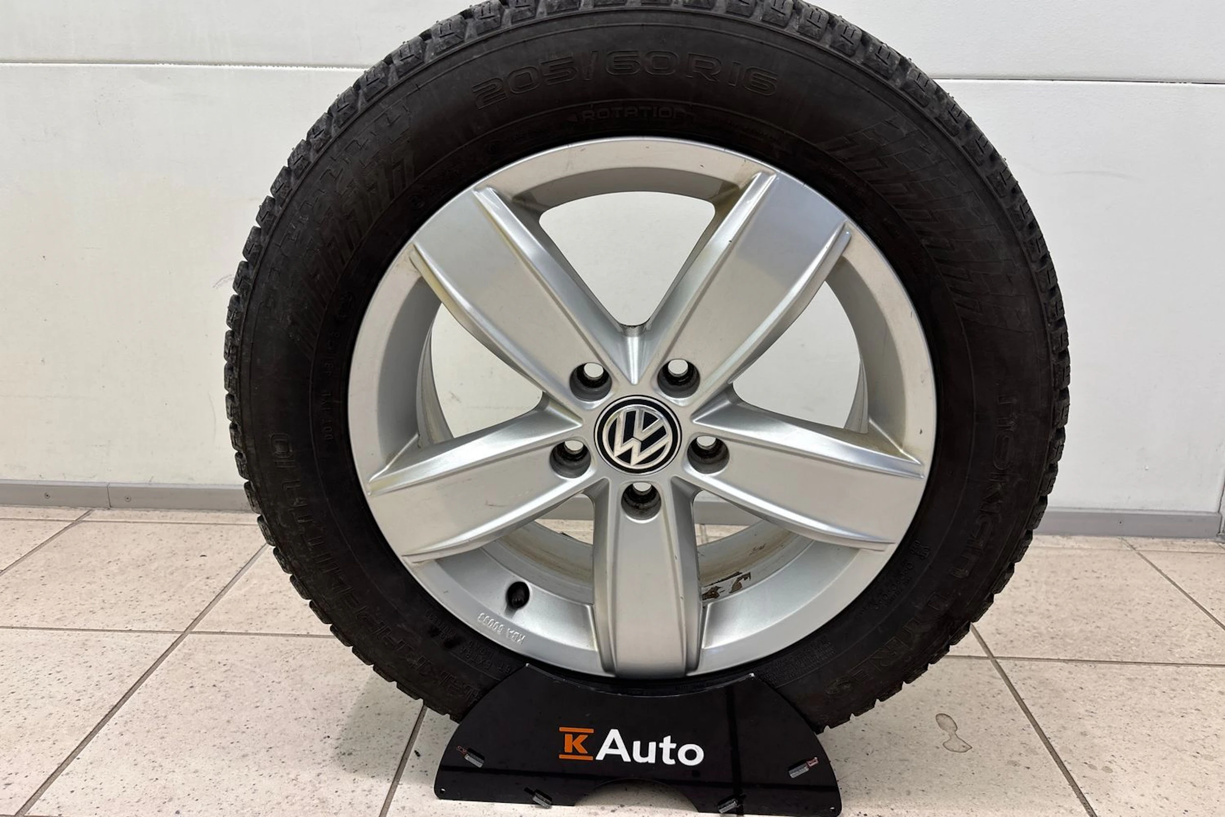 Valkoinen Volkswagen TOURAN 2018 kuva 11.