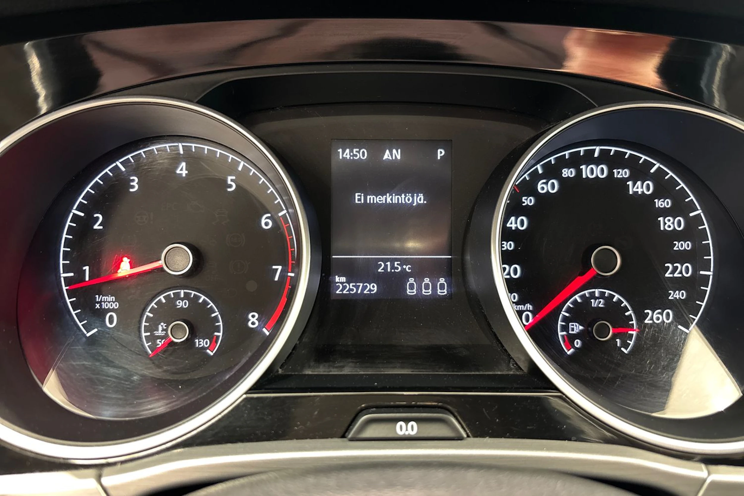 Valkoinen Volkswagen TOURAN 2018 kuva 17.