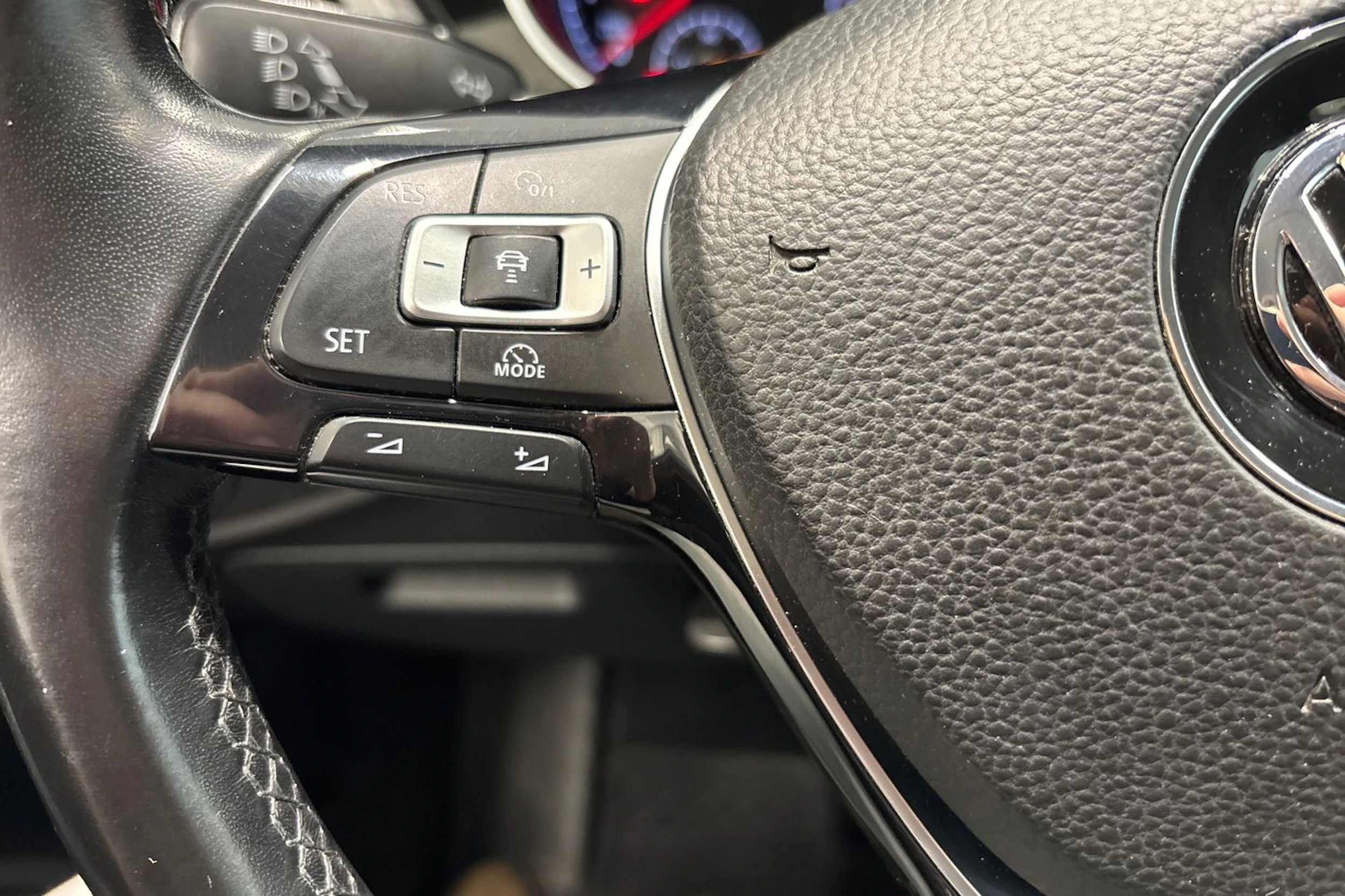 Valkoinen Volkswagen TOURAN 2018 kuva 18.