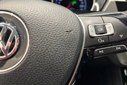 Valkoinen Volkswagen TOURAN 2018 kuva 19.