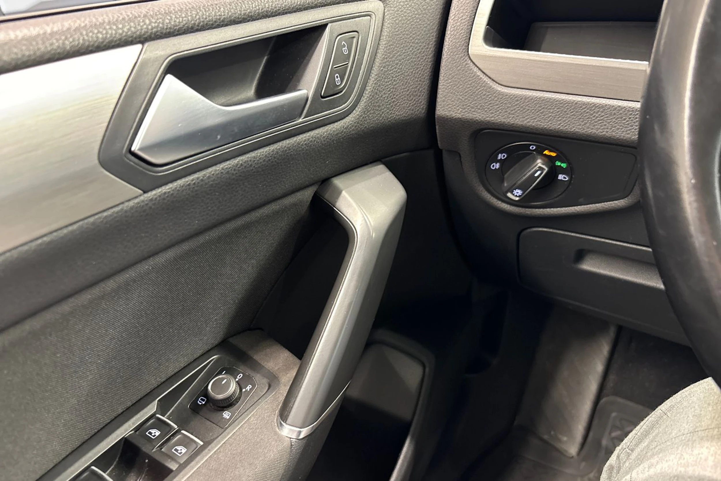 Valkoinen Volkswagen TOURAN 2018 kuva 20.