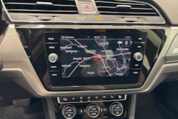 Valkoinen Volkswagen TOURAN 2018 kuva 21.